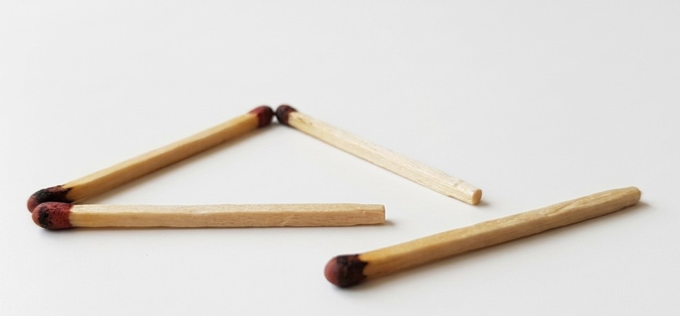 4 matchsticks